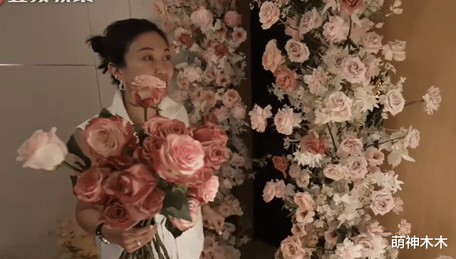 萧敬腾求婚现场曝光,深情告白女友哭成泪人,明星纷纷发文祝福