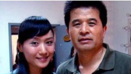 现身婚礼担任主持？“消失”了8年的毕福剑，终究走上“不归路”！