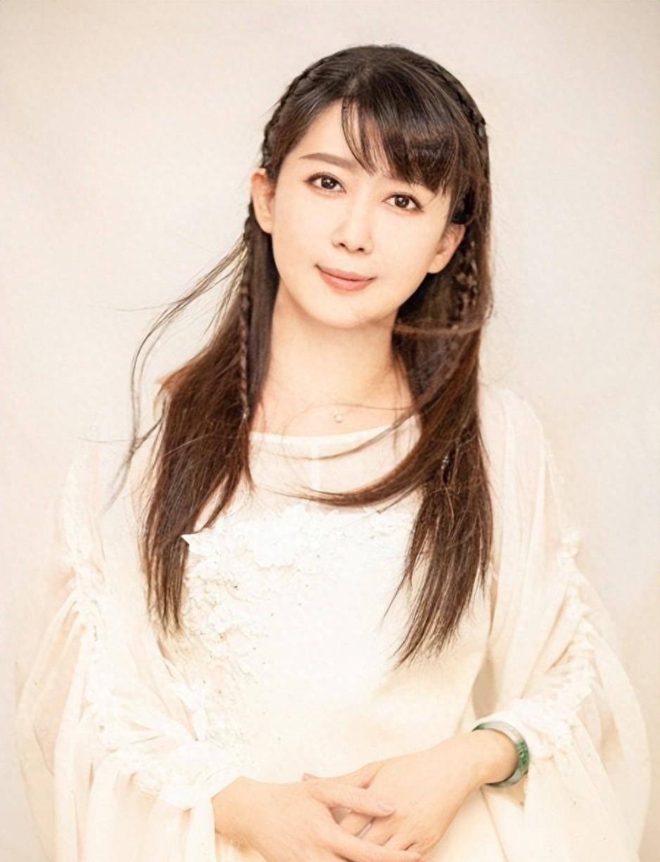 知名女星被曝出轨女助理,前夫下场狂撕,11岁的儿子出面力挺