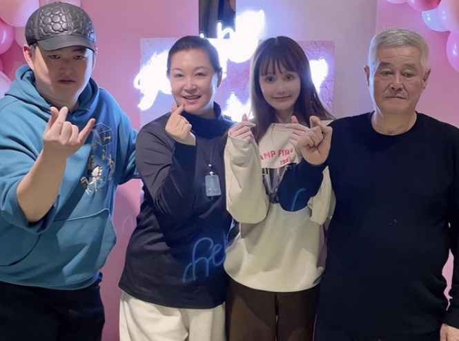 赵本山|赵本山儿子开业阵仗大!50辆劳斯莱斯200安保,赵家班随礼超千万