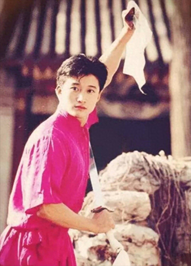 骗了我们49年！原来他就是吴京的父亲，难怪吴京能够大红大紫