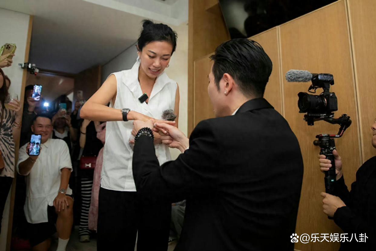 萧敬腾携林有慧游挪威!晒同框合照超有夫妻相?高调秀恩爱!