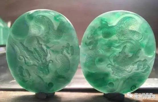 翡翠|起标8000的蓝水公盘料，开标价翻了100倍！