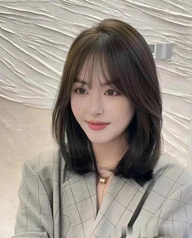 最具人气女发有哪些？锯齿刘海，挂耳短发，锁骨发，温柔长卷发