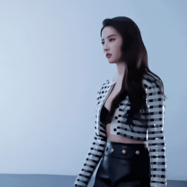 刘亦菲内衣照曝光，却被骂是擦边女？