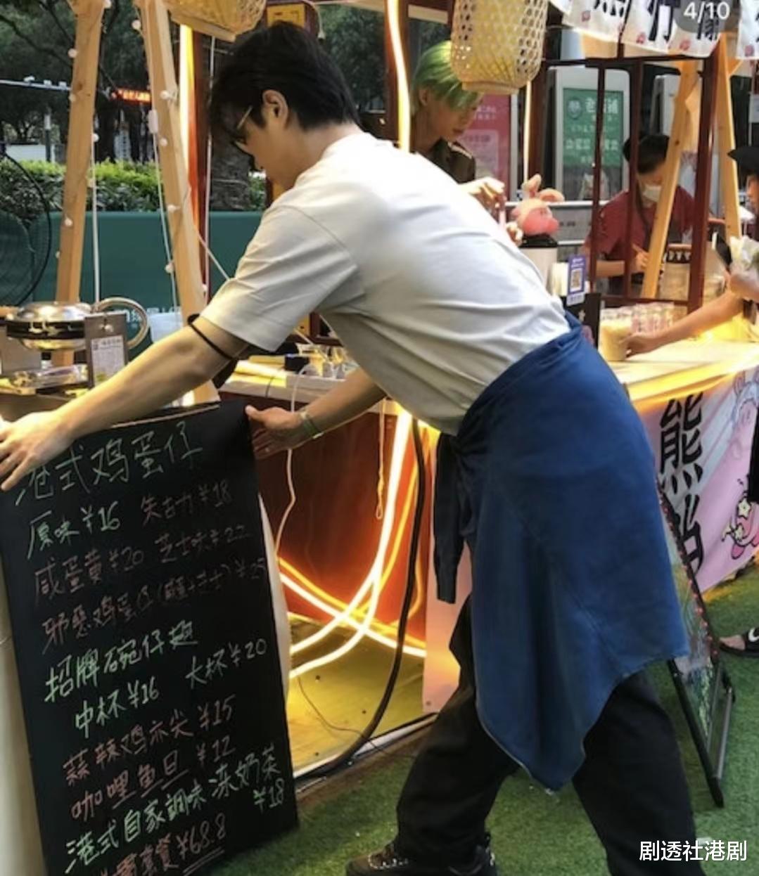 张景淳|秘婚？TVB小生现身内地摆摊卖鱼蛋，左手戴婚戒引网友关注感情状态