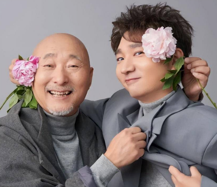 陈佩斯儿子儿媳过七夕,女方首次露面赛明星,4孩共用一张脸似妈