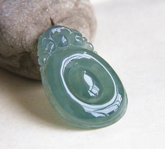 翡翠|健康玩翡翠:什么是油青翡翠?