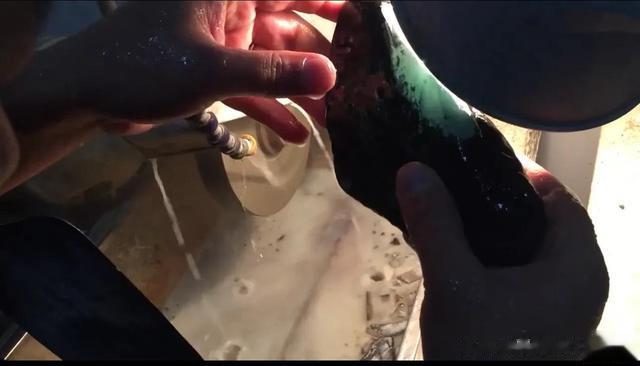 蒙古包|几十万拿下的翡翠原石切出来惊不惊喜？成品也太漂亮了吧