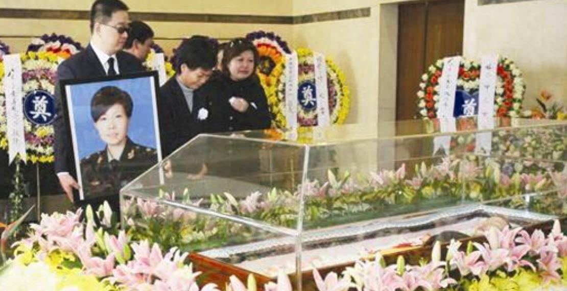 她从高烧到去世仅16天，演唱现场复发，抢救无效后离世了