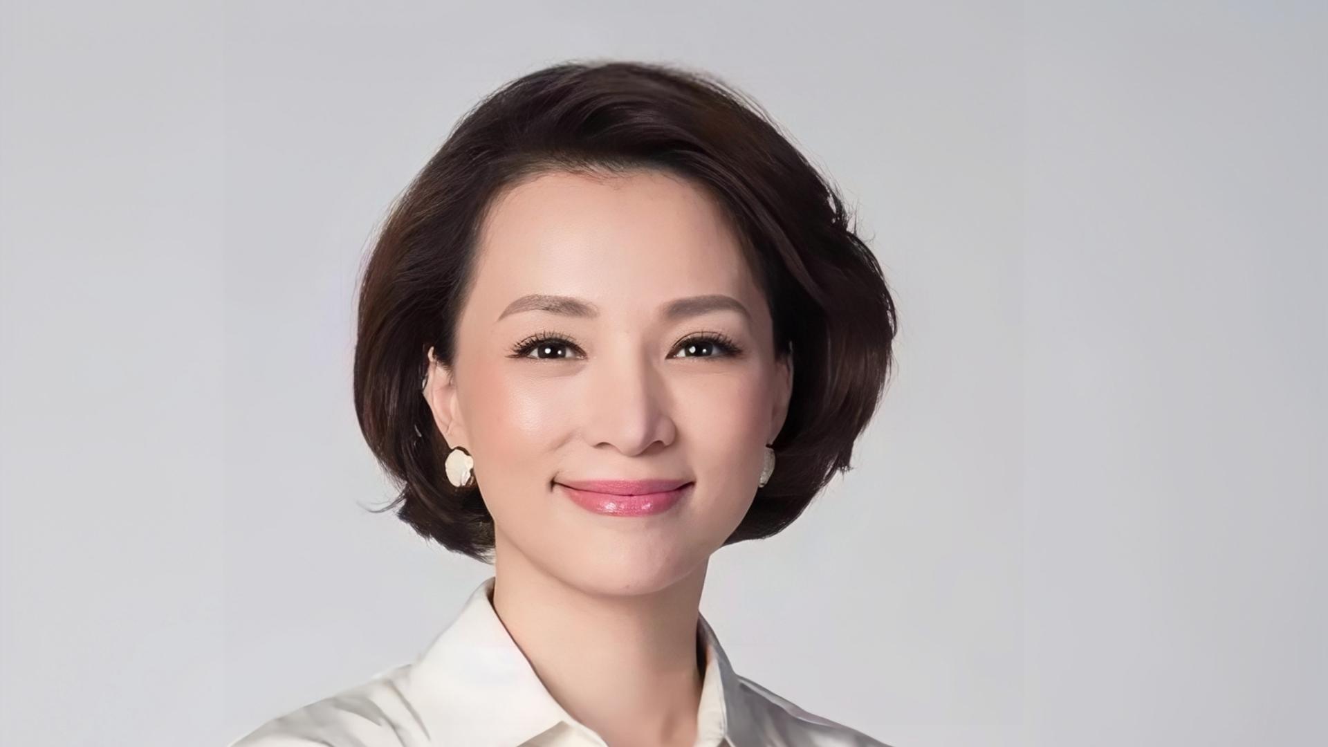 王一博|龙洋代替董卿主持龙年春晚，龙洋接棒传承传统，你满意吗？