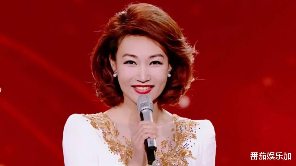 央视主持李梓萌和崔志刚擦出“火花”,众网友纷纷喊话