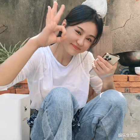 放不下!樊小慧称前夫结婚,眼神落寞眼眶含泪,网友:还会再离