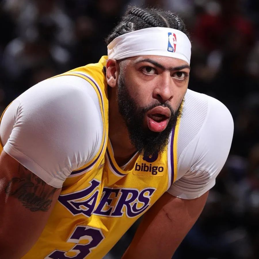 浓眉:现阶段阵容和2020夺冠阵容很像,有机会争夺总冠军 - 游戏资讯(主