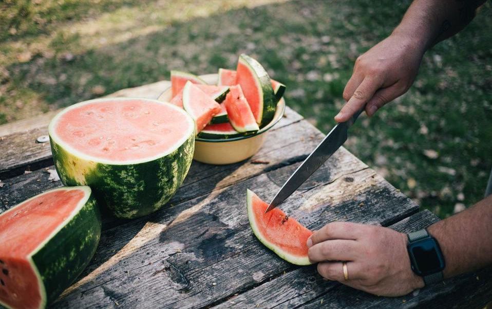 糖尿病人掌握4个技巧，吃西瓜再也不发愁了，为了健康，学起来