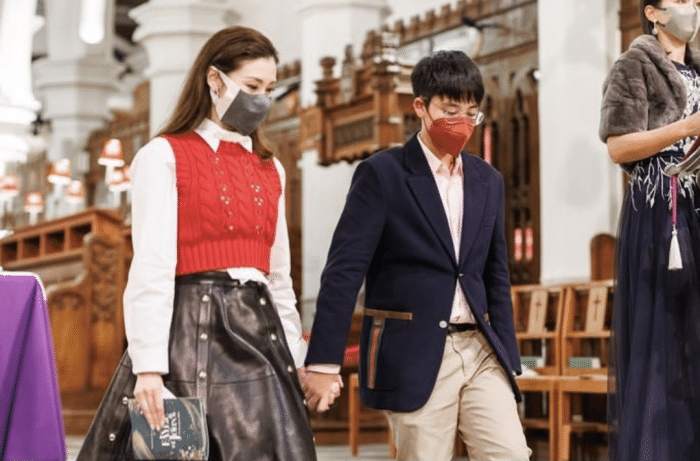 孟羽童|李嘉欣高调炫富,带12岁儿子坐直升飞机过母亲节,母子同框像情侣