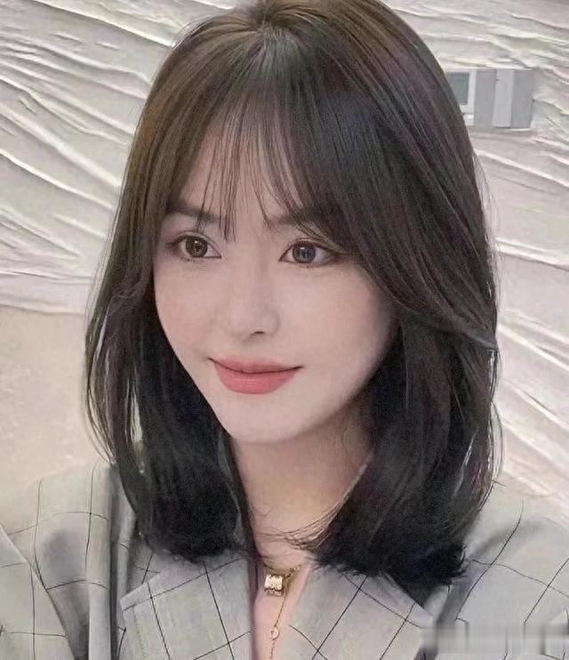 别再烫羊毛卷了，当下这几种最火，剪完特别美