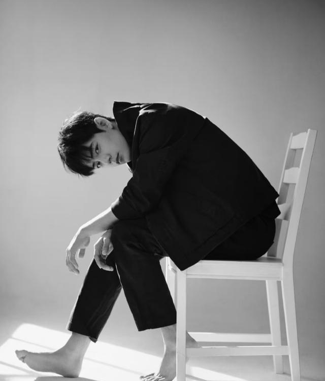 肖战|肖战《时尚先生》发行,观众太过热情,导致系统卡崩