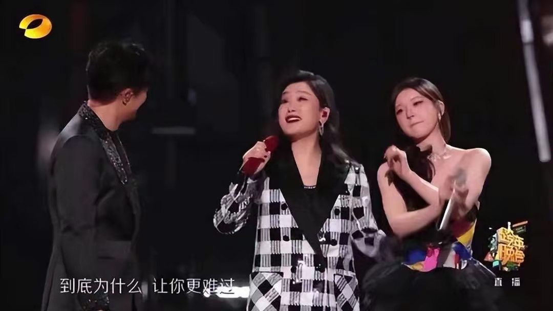 跨年晚会|跨年晚会：凤凰传奇赵露思混搭惹议，薛之谦棉袄孟子义跑调成热点
