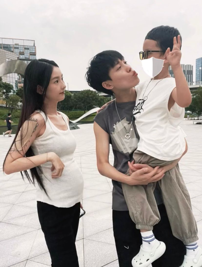 网红炫迈官宣二胎有3点原因 直播秀六个月孕肚 公婆表现好暖