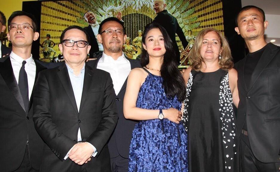 爱过宁静、与刘晓庆因戏生情的姜文，却被一个“悍妇”拿捏一辈子