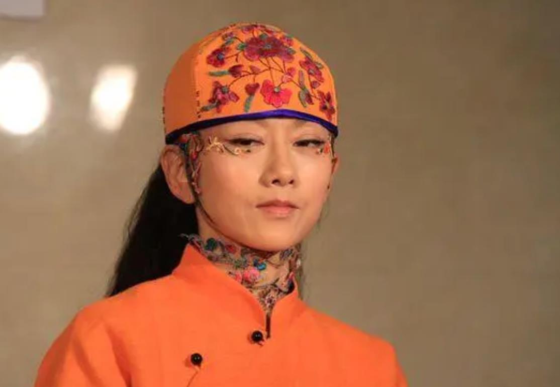 擦边还是艺术？杨丽萍再惹争议，私生活也被质疑，这次真闹大了