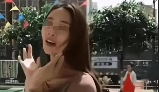 上海市|校长和女老师车内“运动”不雅画面引市民围观,裤子纽扣还敞开着!