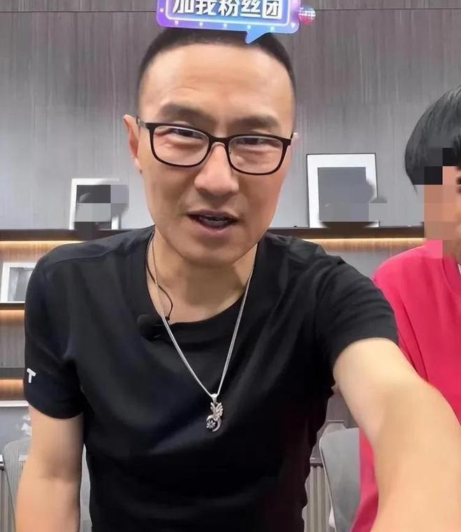 汪峰|汪峰:演唱事业遭遇滑铁卢?上座率太低!庆功宴消沉摆臭脸?