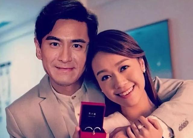 曝34岁女星秘密登记结婚！疑双喜临门已怀孕，男方大14岁曾离婚