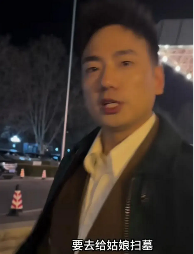 |海来阿木:30岁登春晚,演出结束给女儿扫墓,是好歌手也是好爸爸