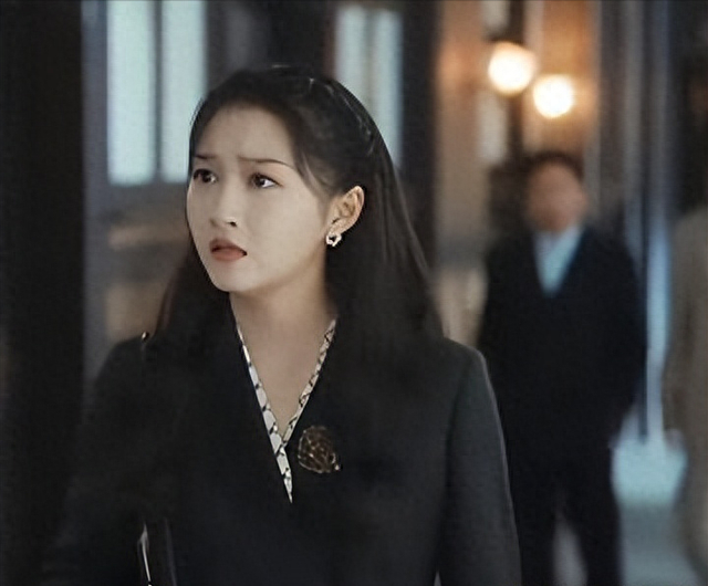 关晓彤晒左双桃民国婚纱照，评论区被鹿晗霸屏！催促赶紧开花结果