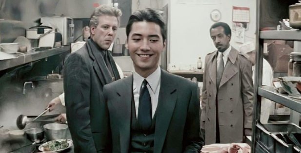 凭借着帅气的长相和扎实的功底,尊龙在百老汇的舞台上熠熠生辉,这光芒