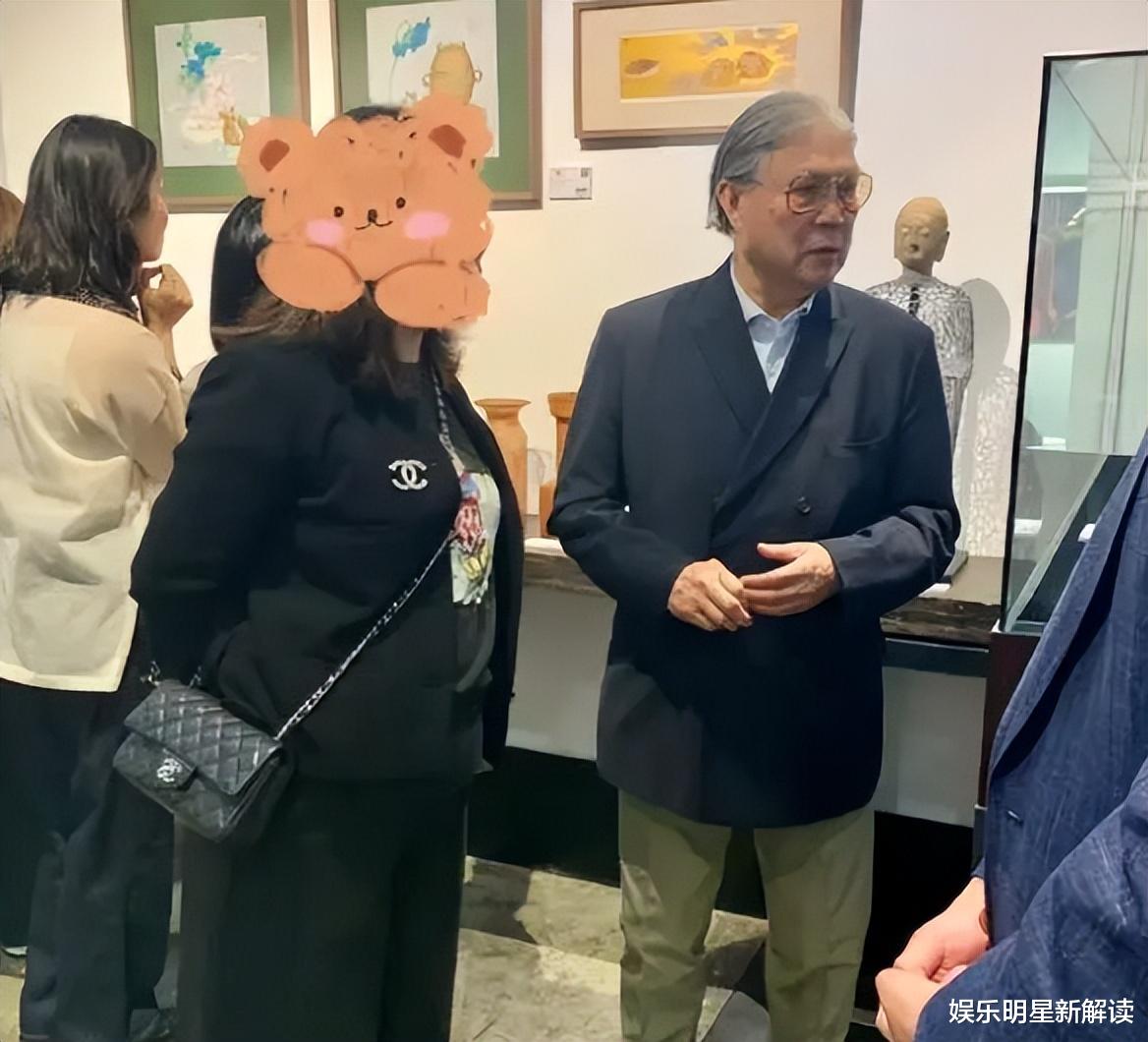 赌王|顶级名流云集!赌王四太带奚梦瑶看展,甘比邓文迪罕同台
