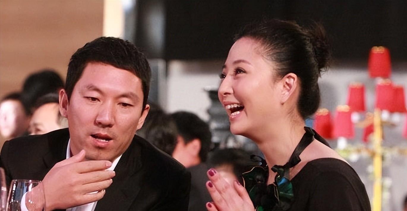 他被称“内地的向华强”，追求过李小冉，如今成了张柏芝新男友