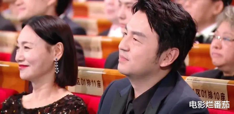 金鸡一刻：周冬雨邓超红眼眶，殷桃闫妮洒泪，李雪健获奖全体起立