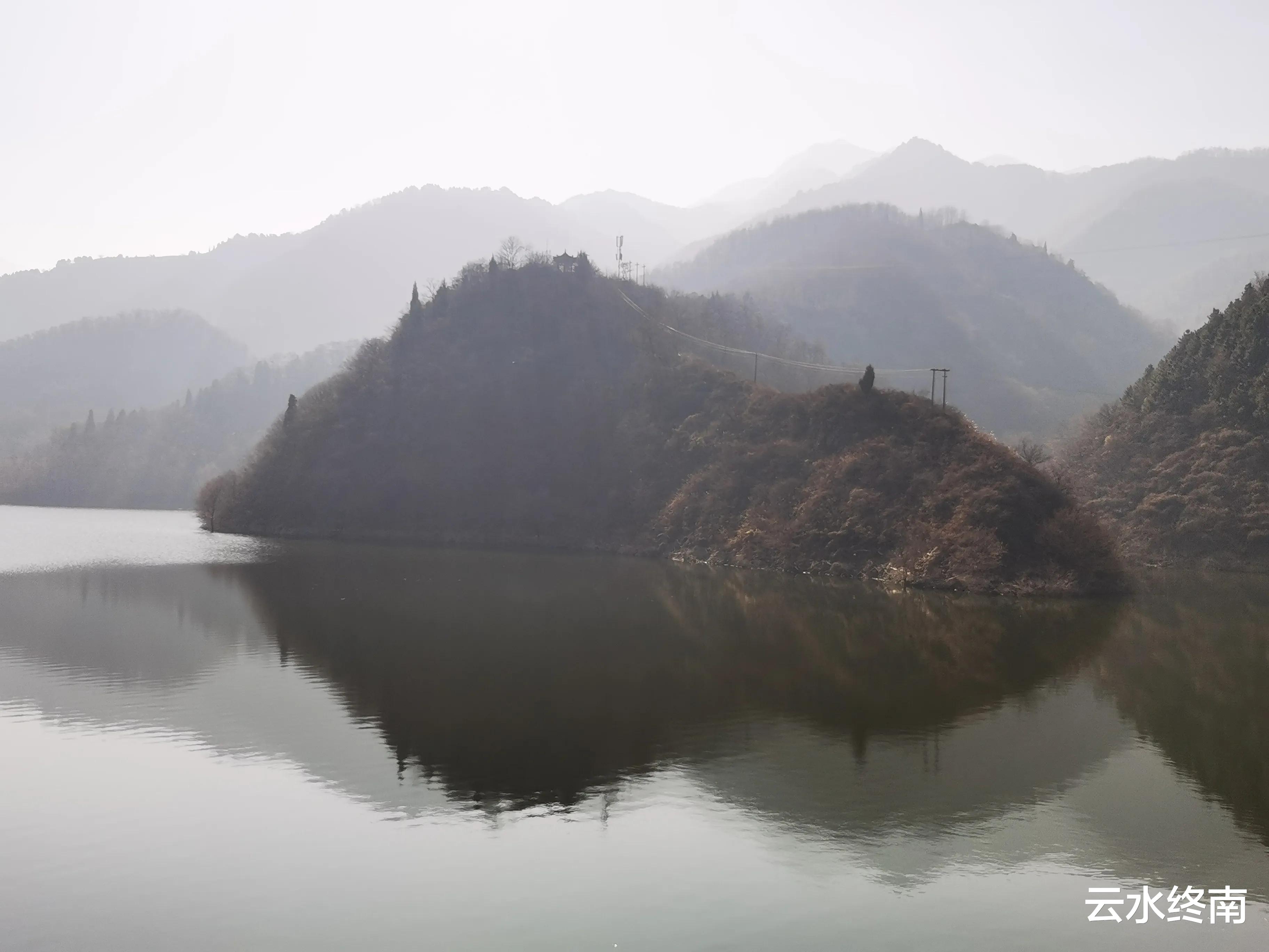 秦岭|山影重重，青峦如黛——这可能是秦岭北麓最美水库，被称作“湖”