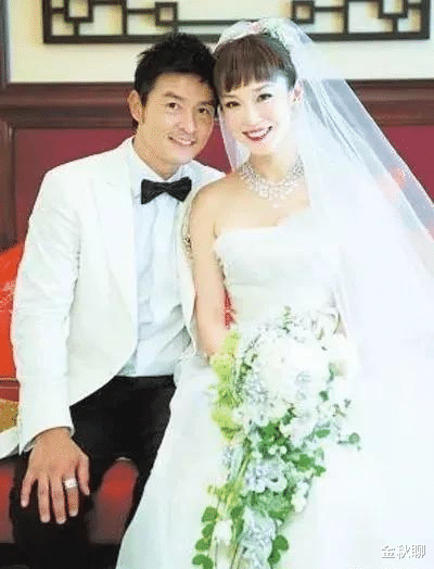 范文芳|51岁范文芳秀身材惹热议 小龙女终把杨过熬成爹！