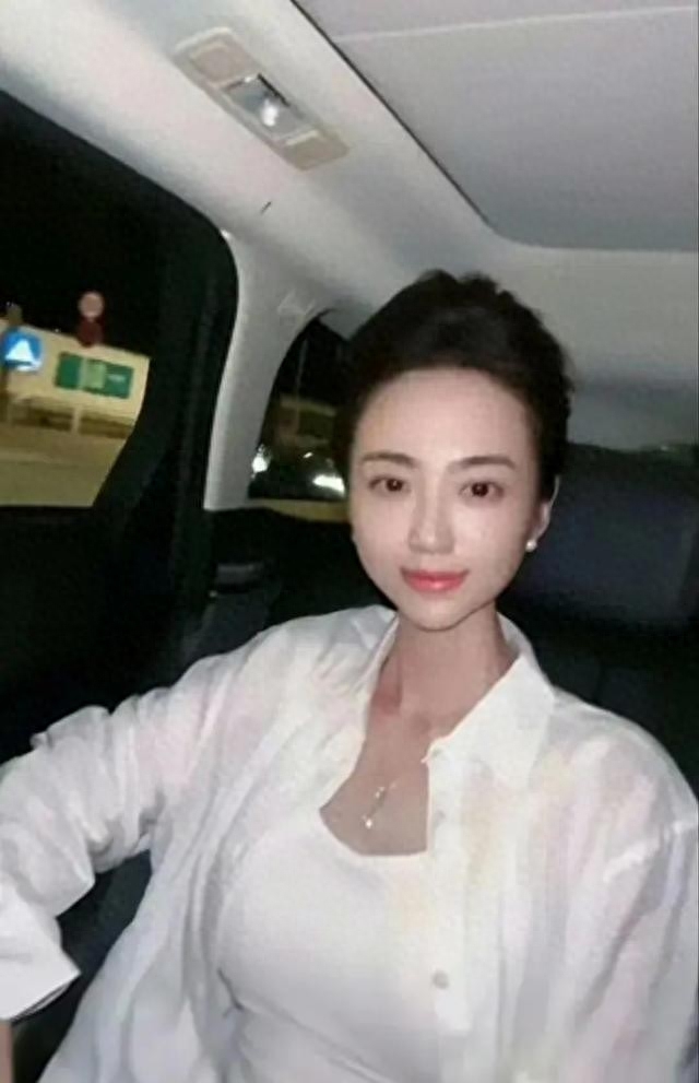 她是许家印花多少钱都留不住的女人，在许家印最辉煌时她选择离开