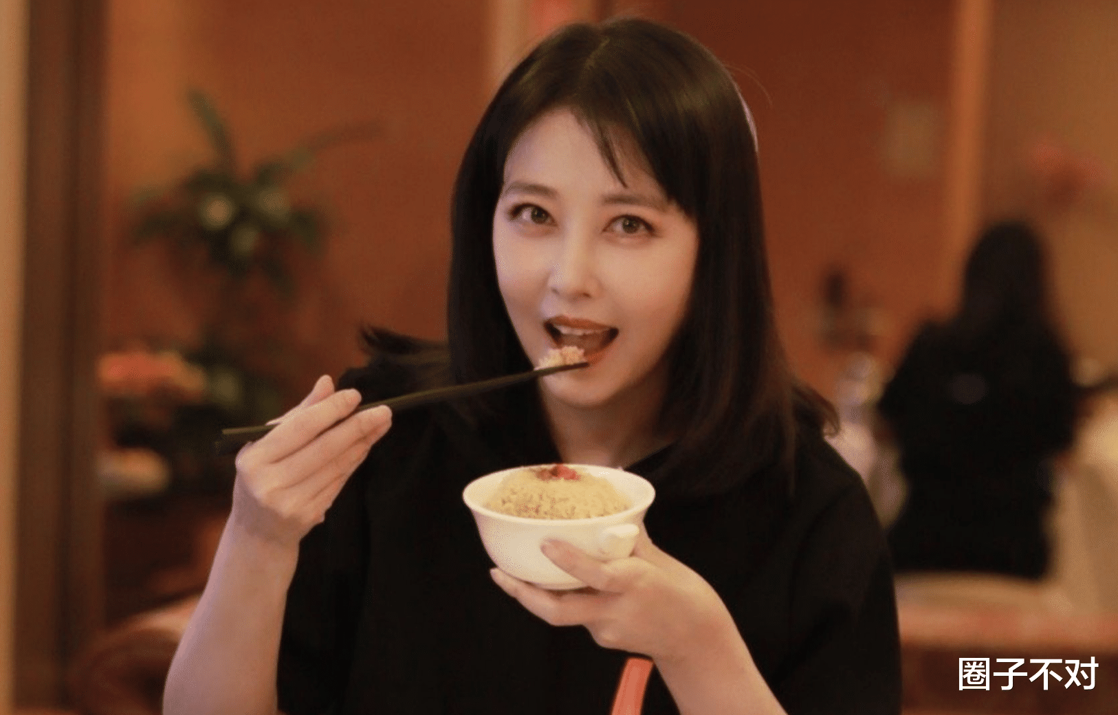 干点人事吧，周海媚病逝不久，就被当作独居者的反面教材