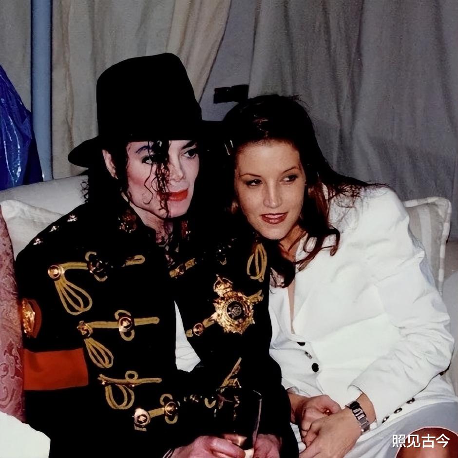 杰克逊唯一的女儿:11岁丧父骤然失宠,如今25岁皮肤白皙布满纹身