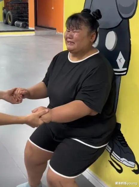运动 300多斤21岁的女网红翠花，在减肥暴瘦后离世