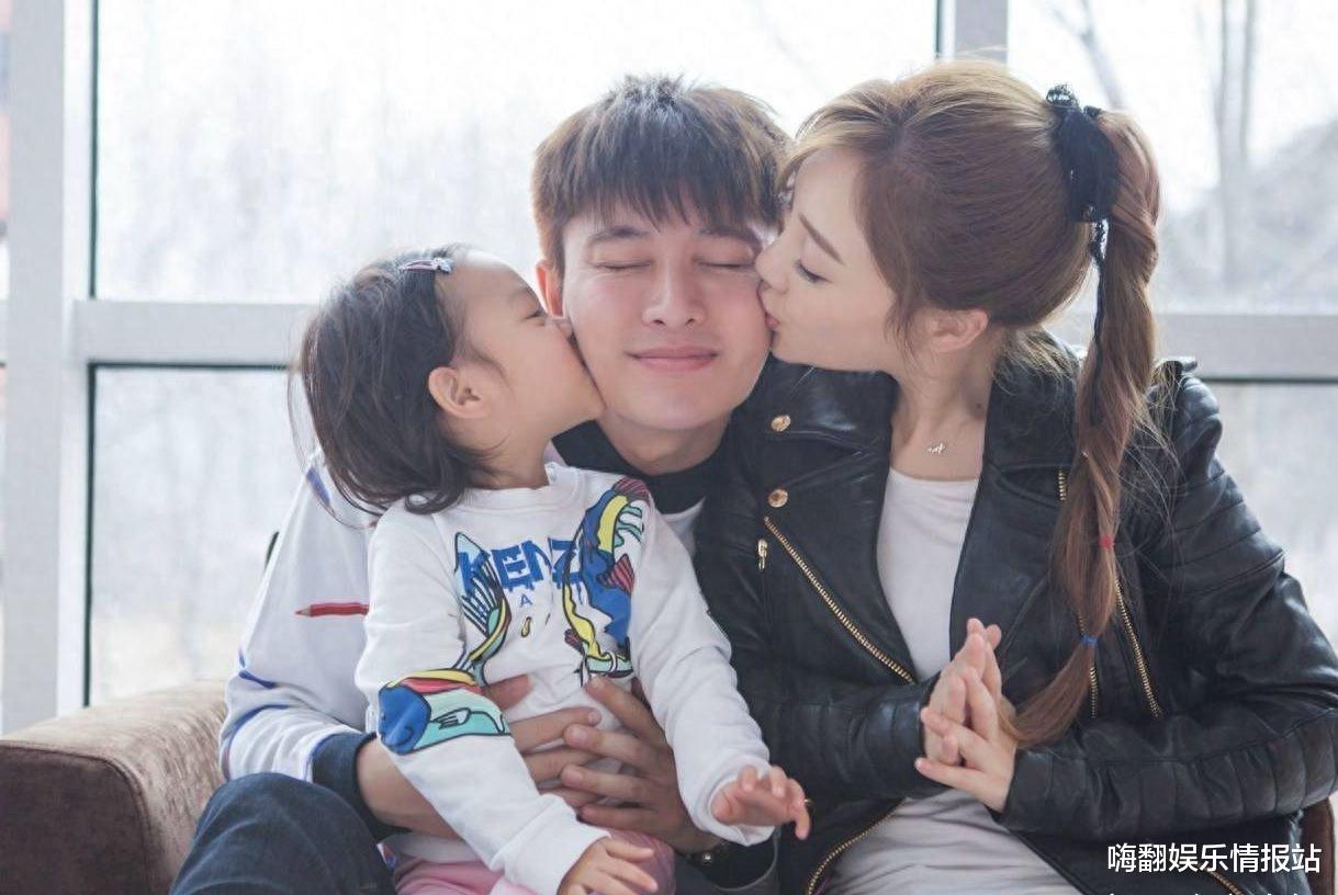 众明星晒中秋节动态,关晓彤让人沸腾,李小璐女儿看起来好冤呀