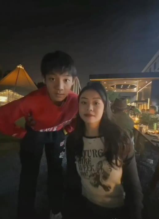 曝网红ABCD妈风波升级！二姐三弟疑似举止暧昧，更多槽点被扒出！