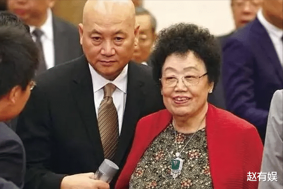陈丽华立遗嘱:儿女每人100亿,余下归唐僧老公?网友评论太扎心