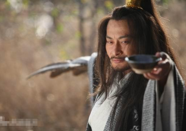 景岗山父子罕合体拍广告，景天一长相秀气留长发，五官神似爸爸