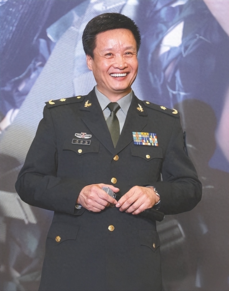 66岁阎维文:穿“天价”衣服,开班“圈钱”,评论区“已沦陷”