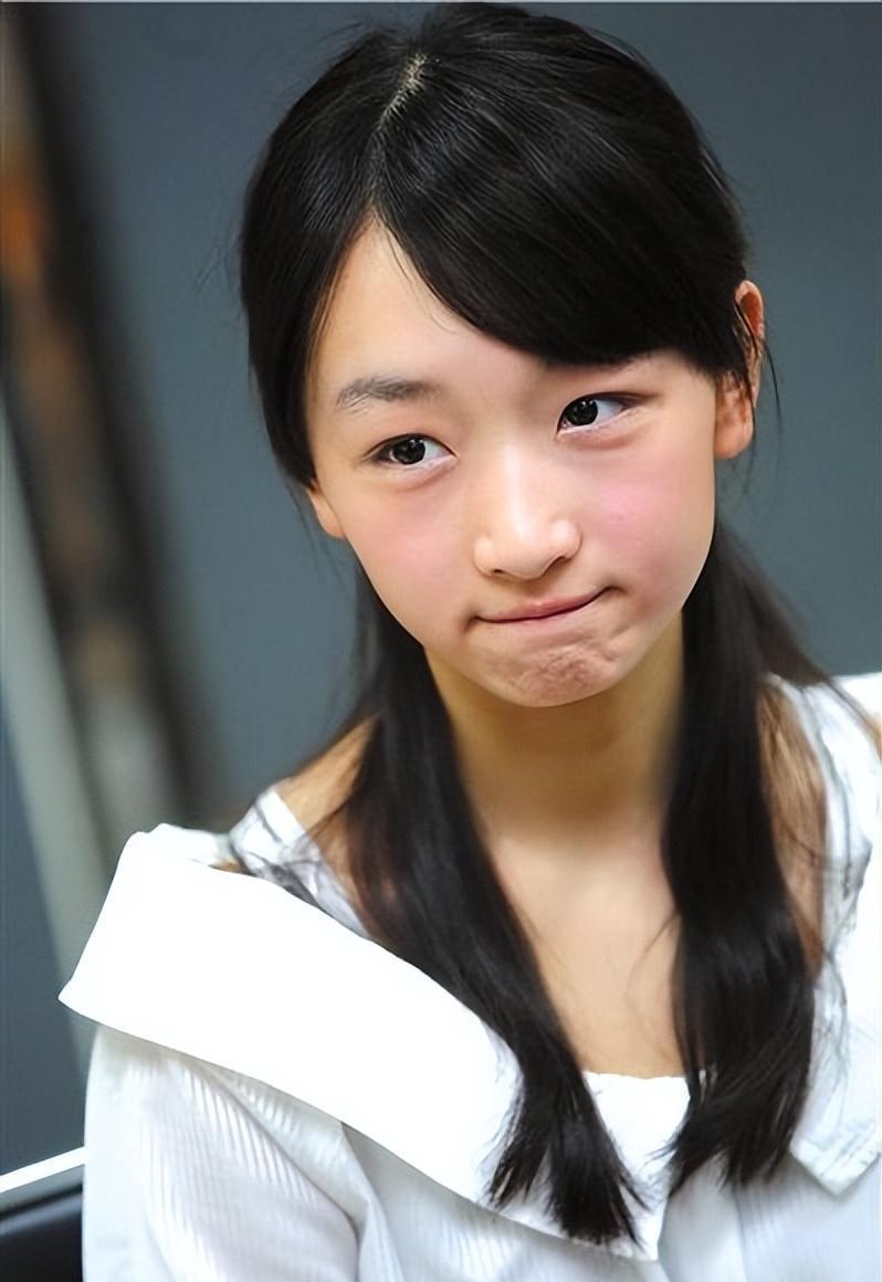 曾志伟的一句话,彻底揭开了“交际花”周冬雨的假面