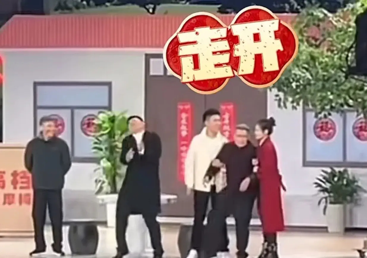 安徽卫视春晚彩排花絮流出,演员台上跳科目三,网友:太丢人了!