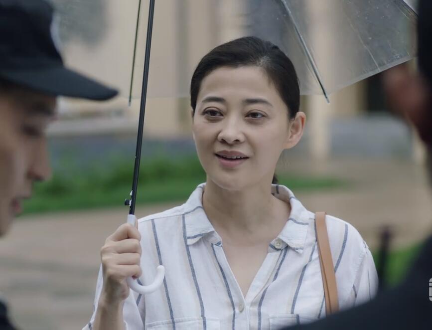 当科技脸女二遇上天然脸女主:在先天美人面前,后天雕刻不堪一击