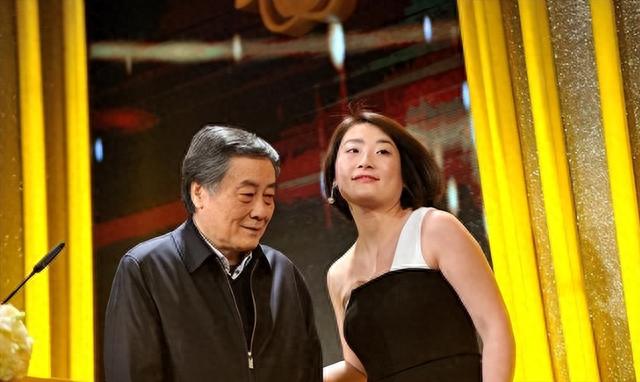 41岁娃哈哈千金宗馥莉：身家千亿却无人娶，身材走样成中年大妈